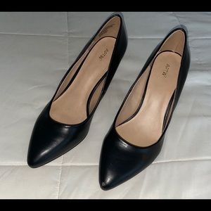 ATP. 9 Women’s Black Pointed Toe High Heels